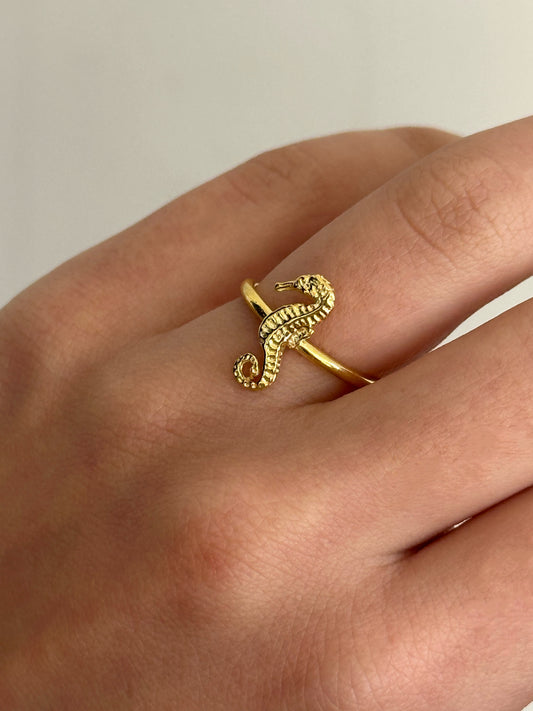 925 Tiny Sea Horse Ring