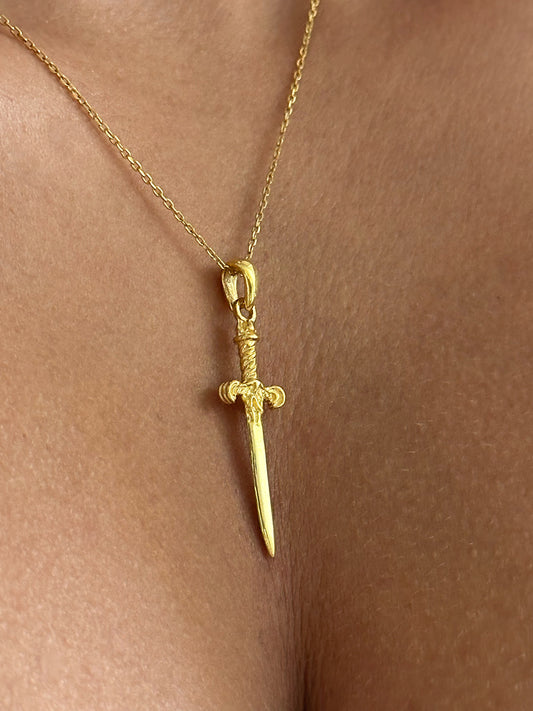 Aşk ve Nefret kolyesi