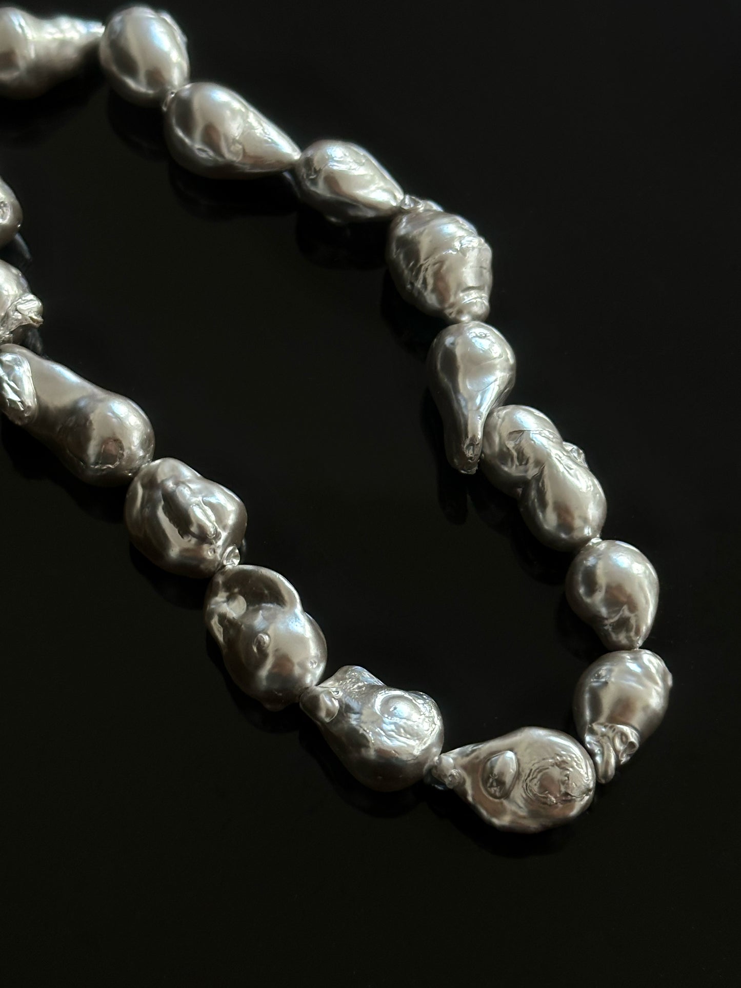 Moltena pearl necklace