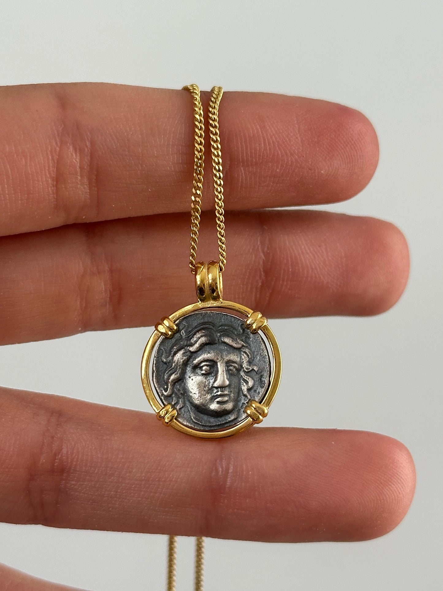 Medusa'nın ilk aşkı kolyesi