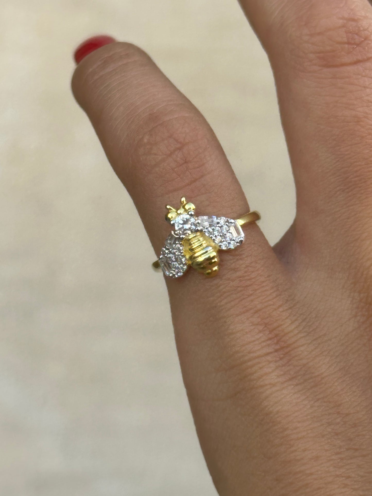 Bee little finger ring