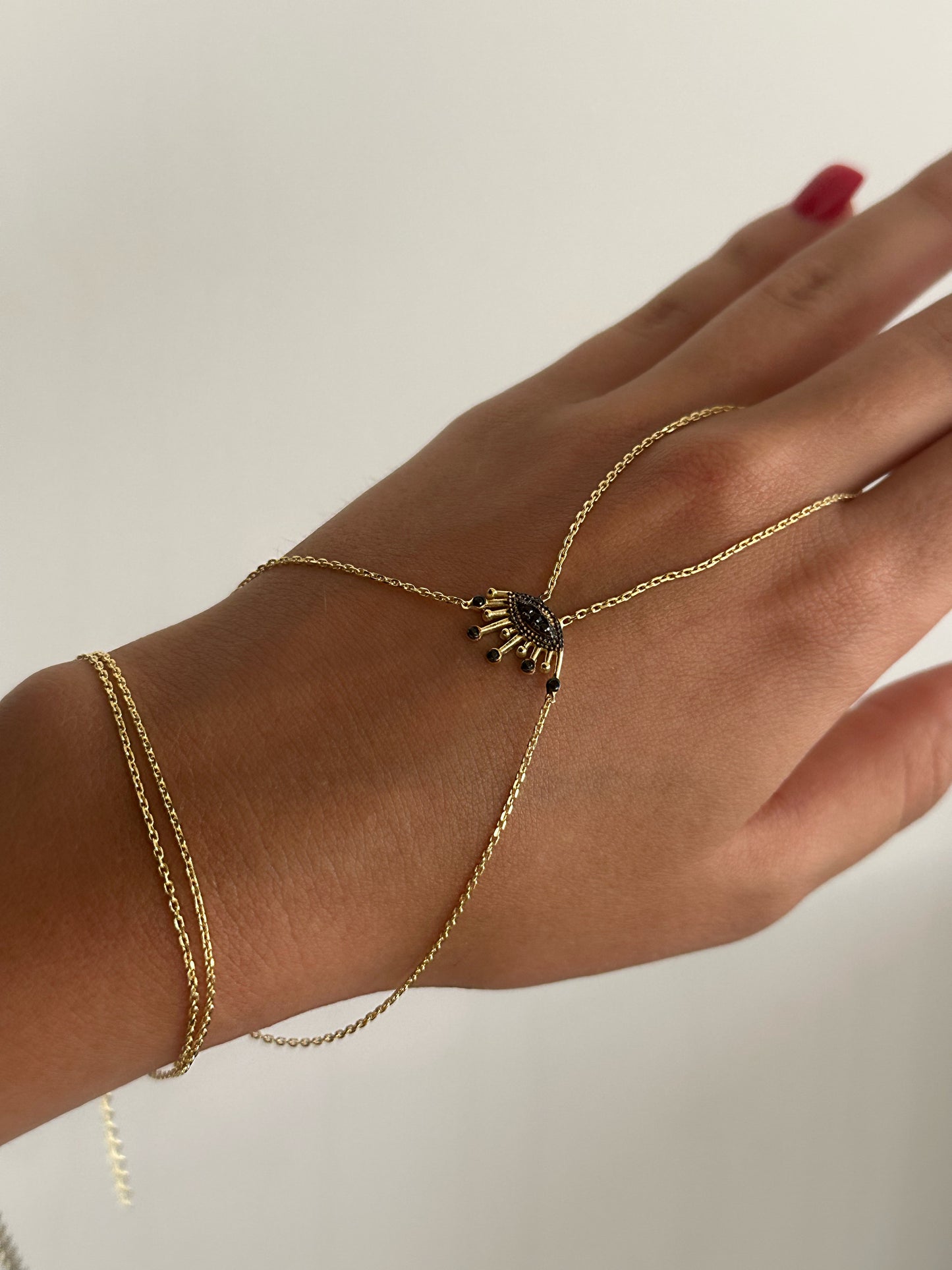 Onyxa Hand bracelet