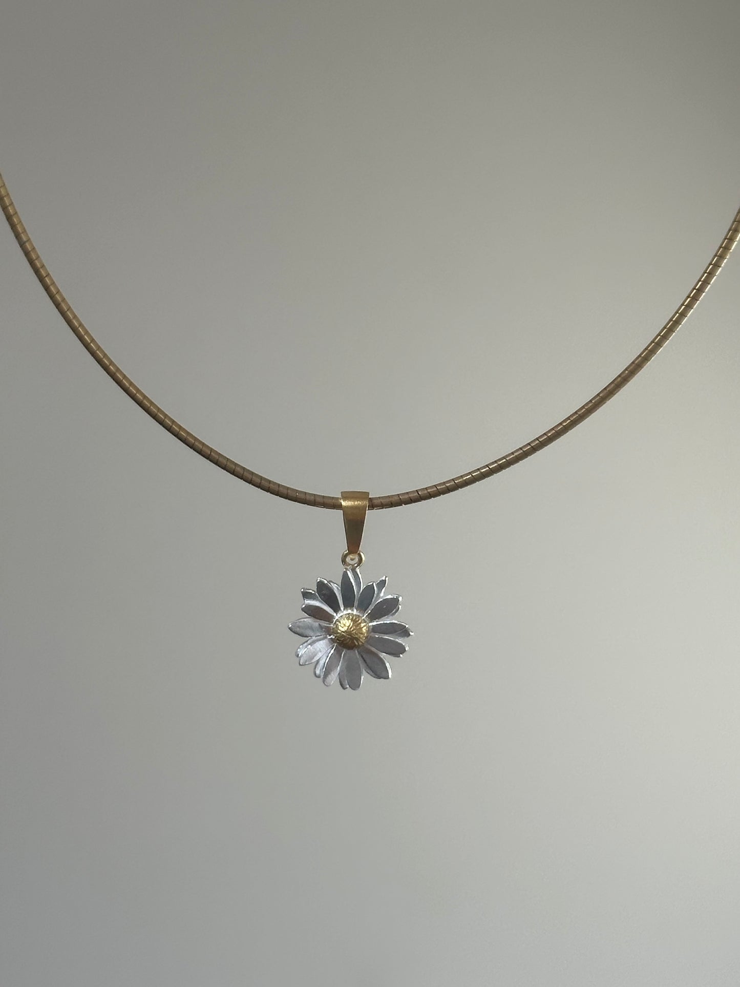 Daisy choker necklace