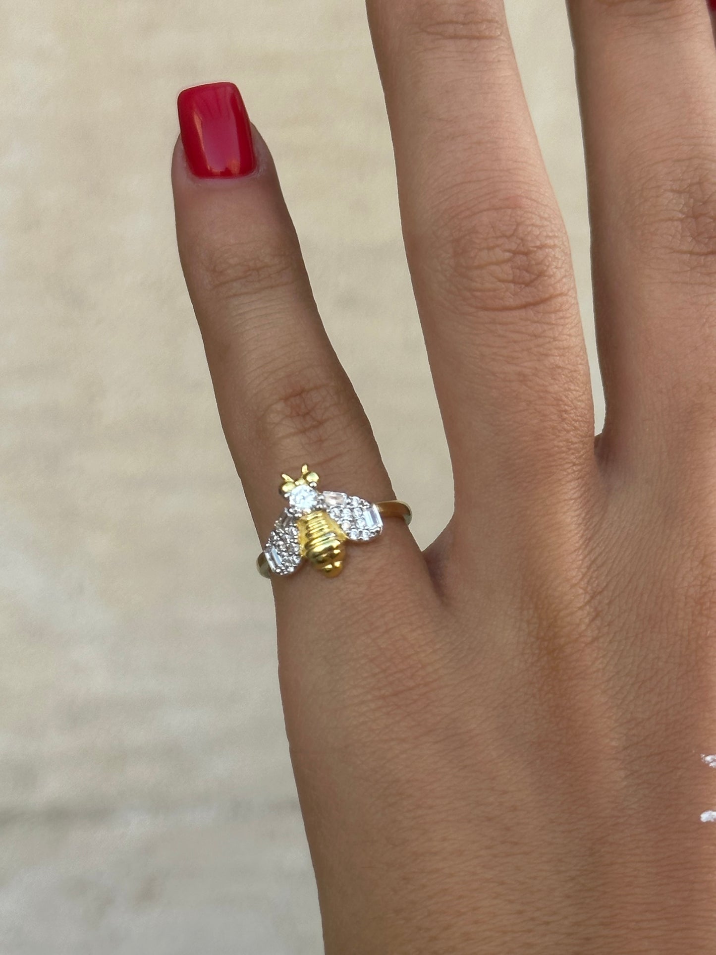 Bee little finger ring