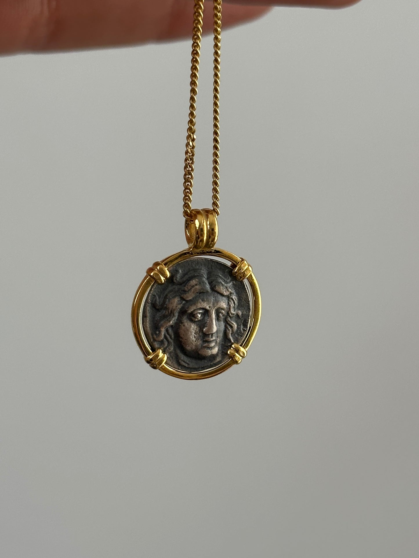 Medusa'nın ilk aşkı kolyesi