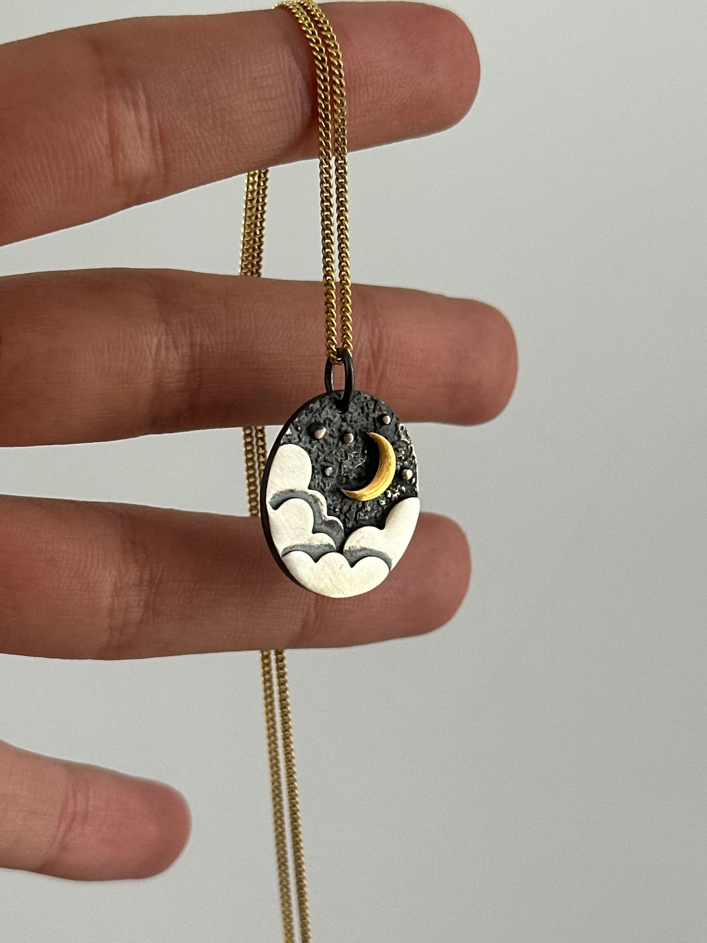 The 925 Amulet Moon necklace