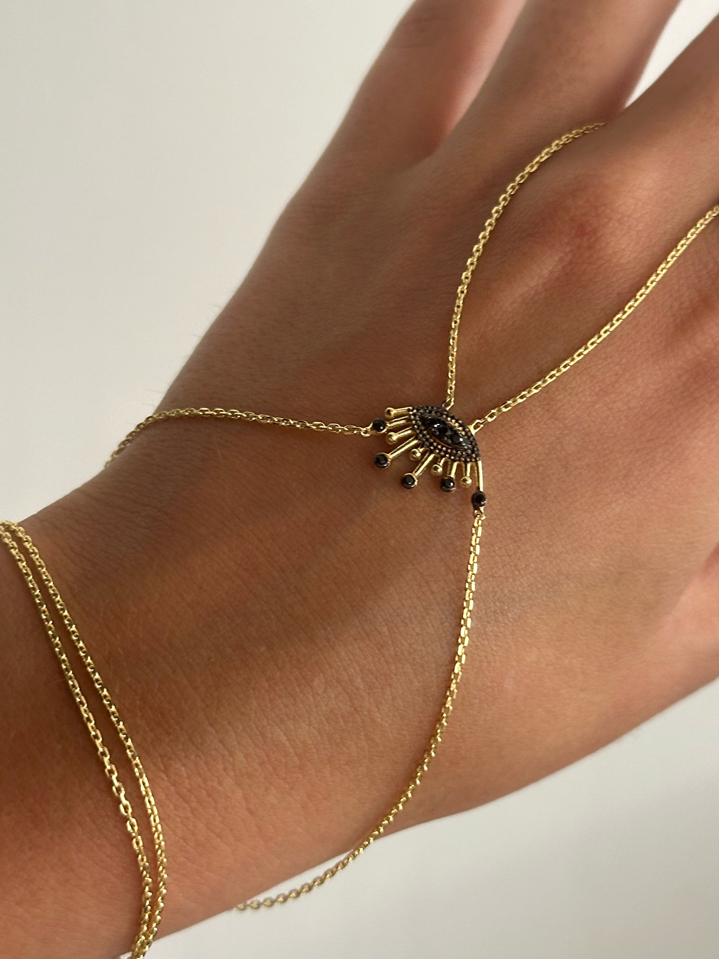Onyxa Hand bracelet