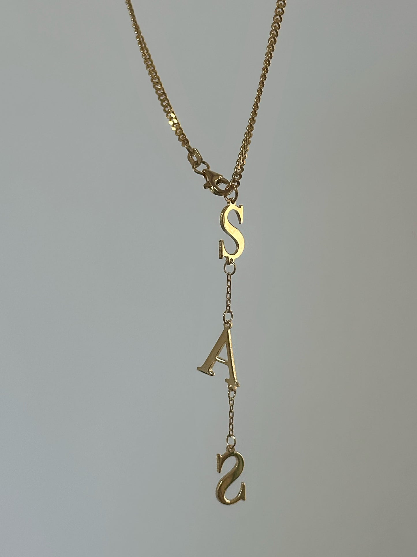 Özelleştirilmiş akış kolye