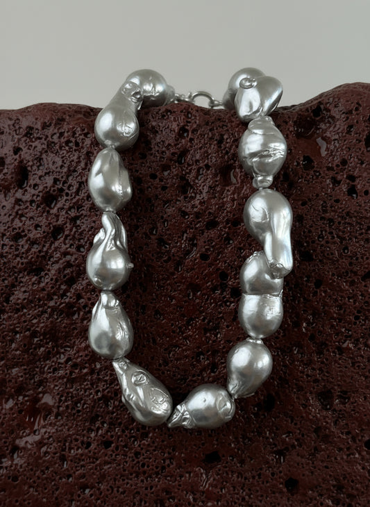 Moltena pearl necklace