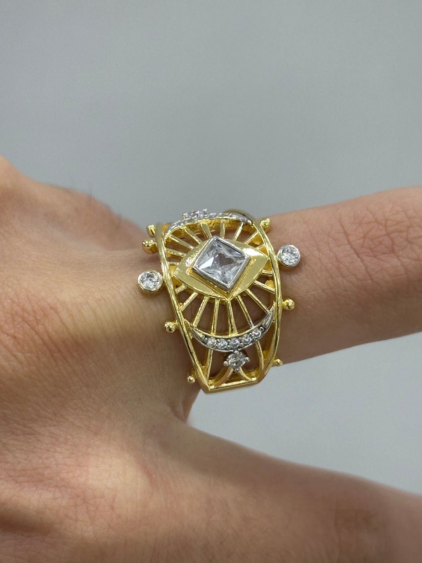 The 925 Hilluma Gaze ring