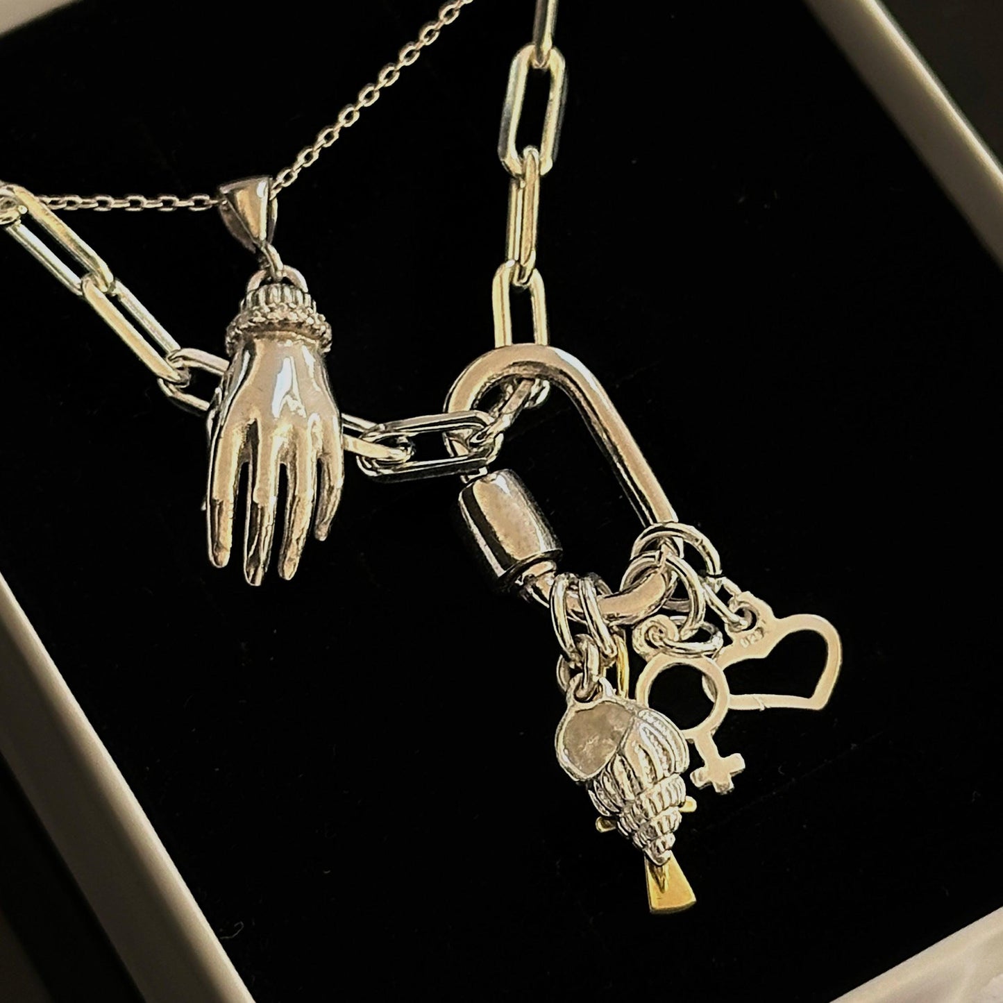 The 925 Mystic Hand necklace
