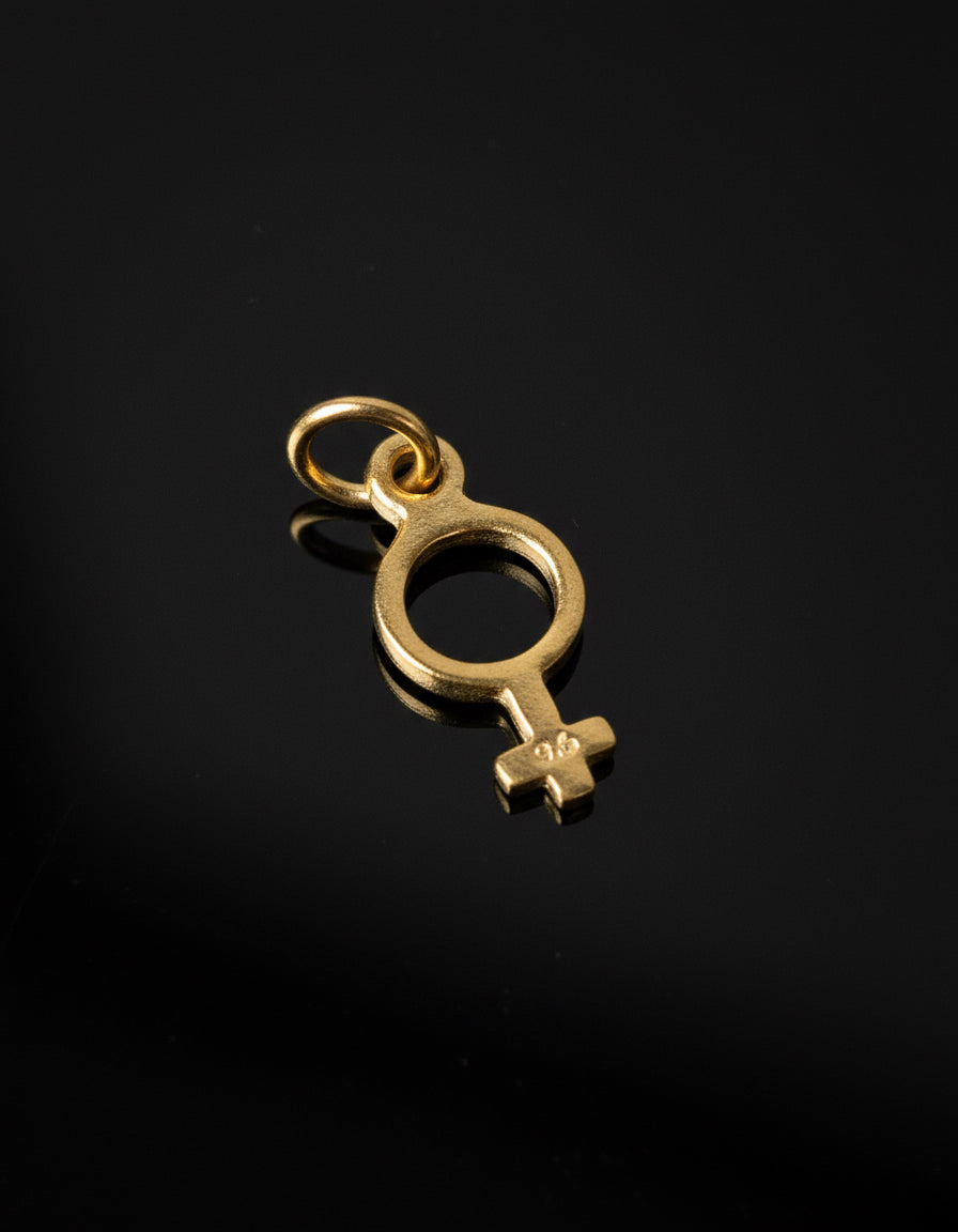 Kadın figürü charm