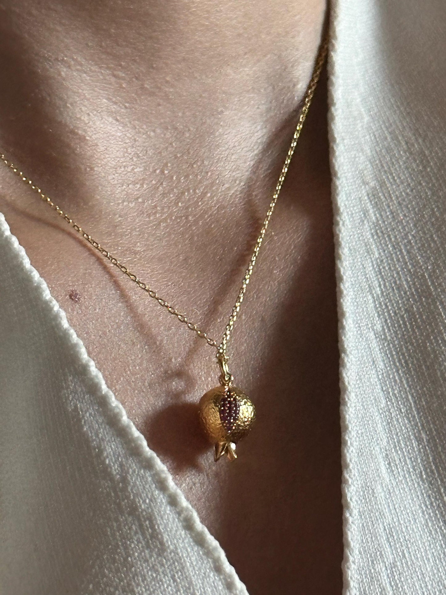 The 925 Pomegranate necklace