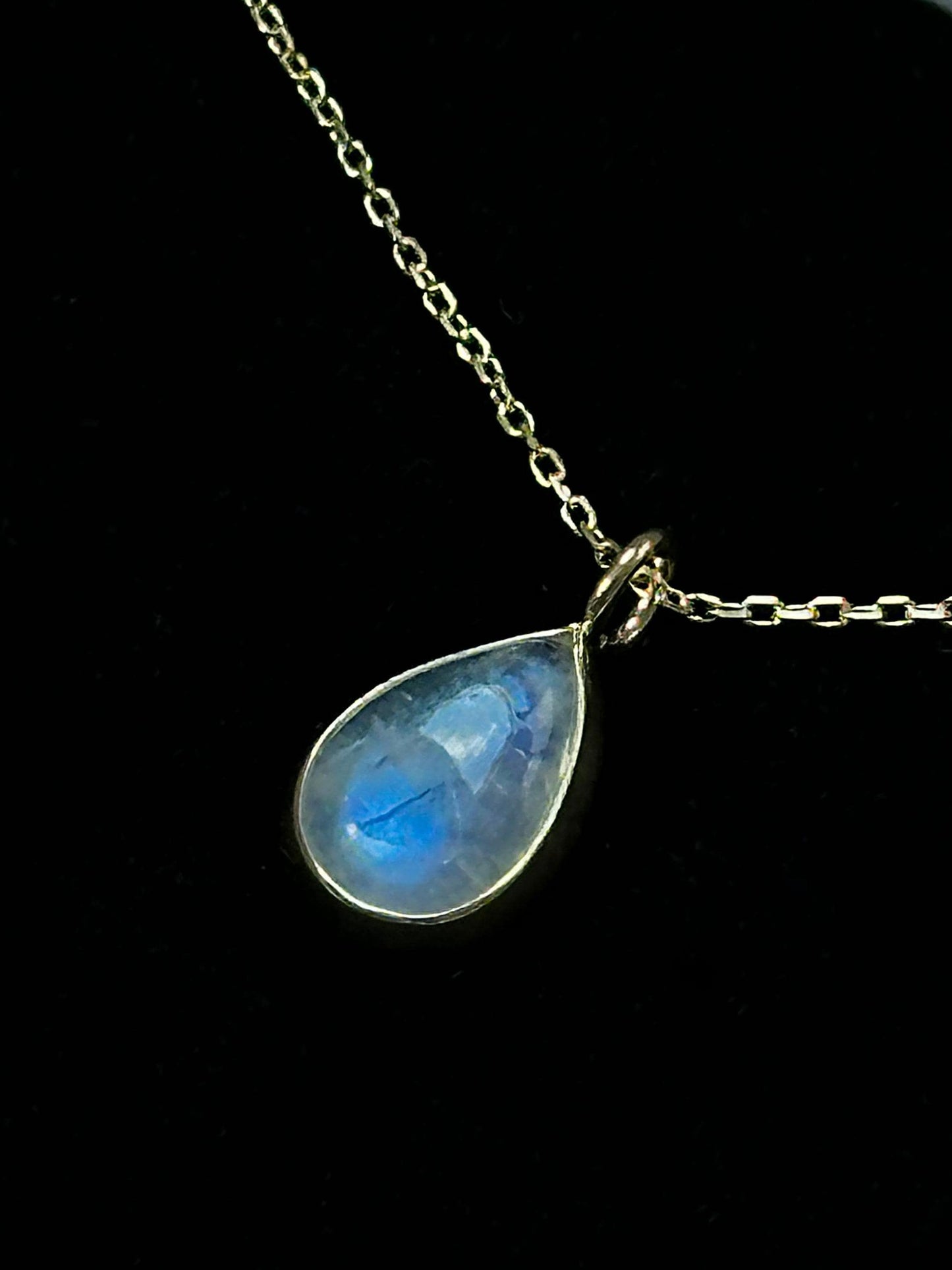 The 925 Moonstone necklace