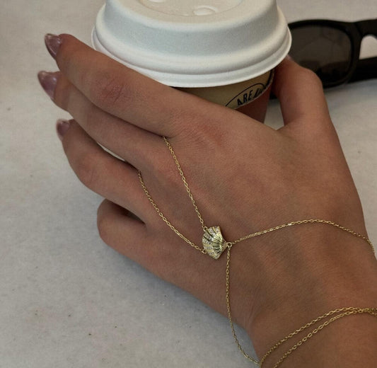 The 925 seashell şahmeran