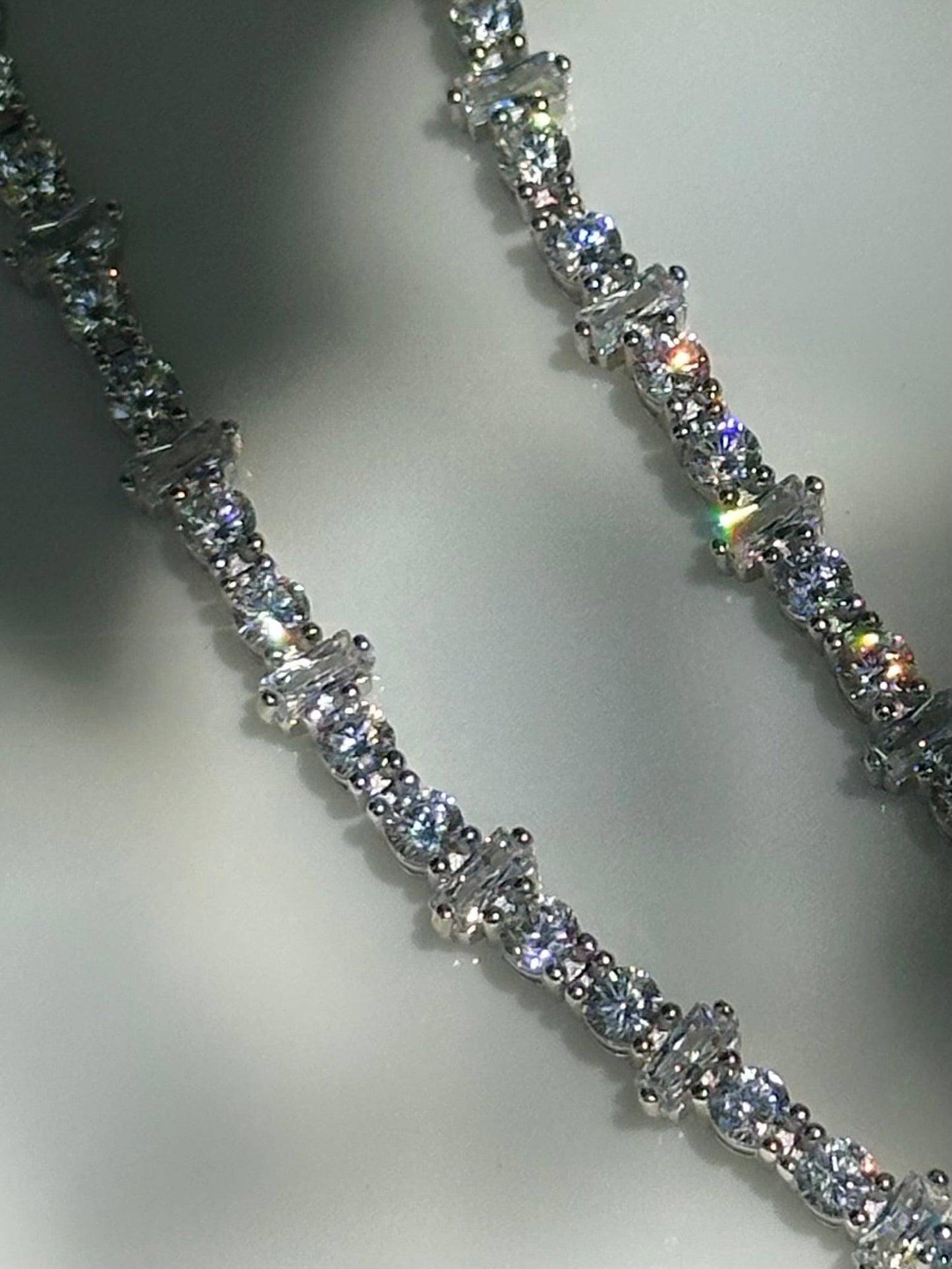 The İrregular tennis necklace