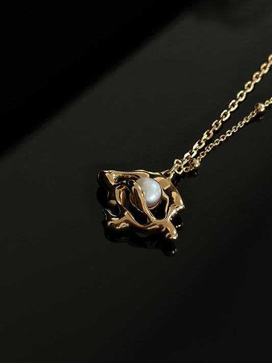 Gizemli İnci Kolye
