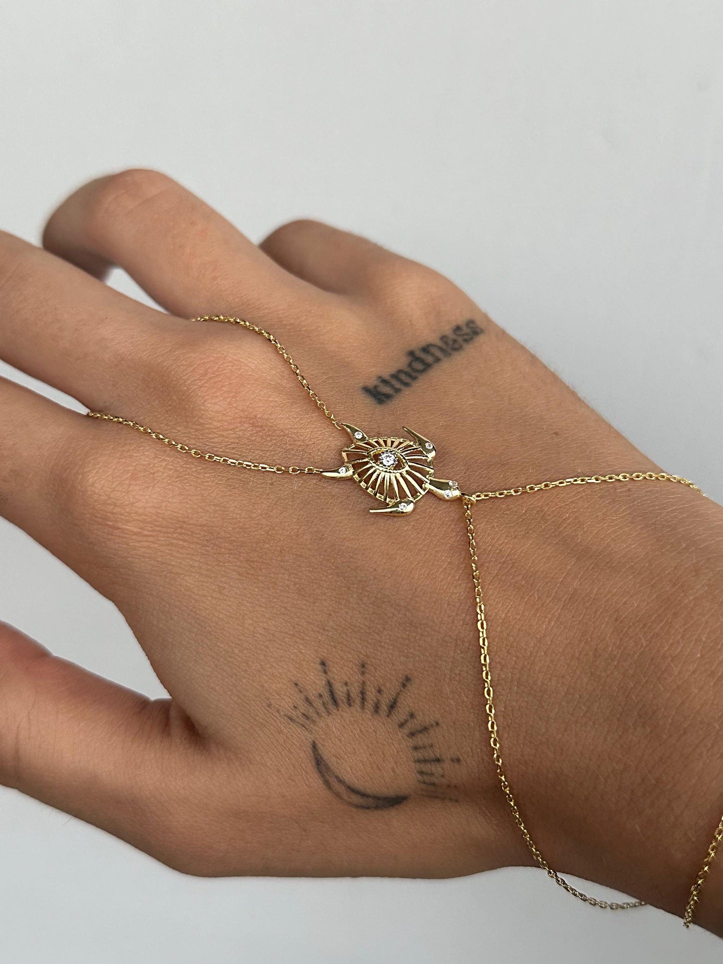 The 925 Caretta Tuttle Handcuff