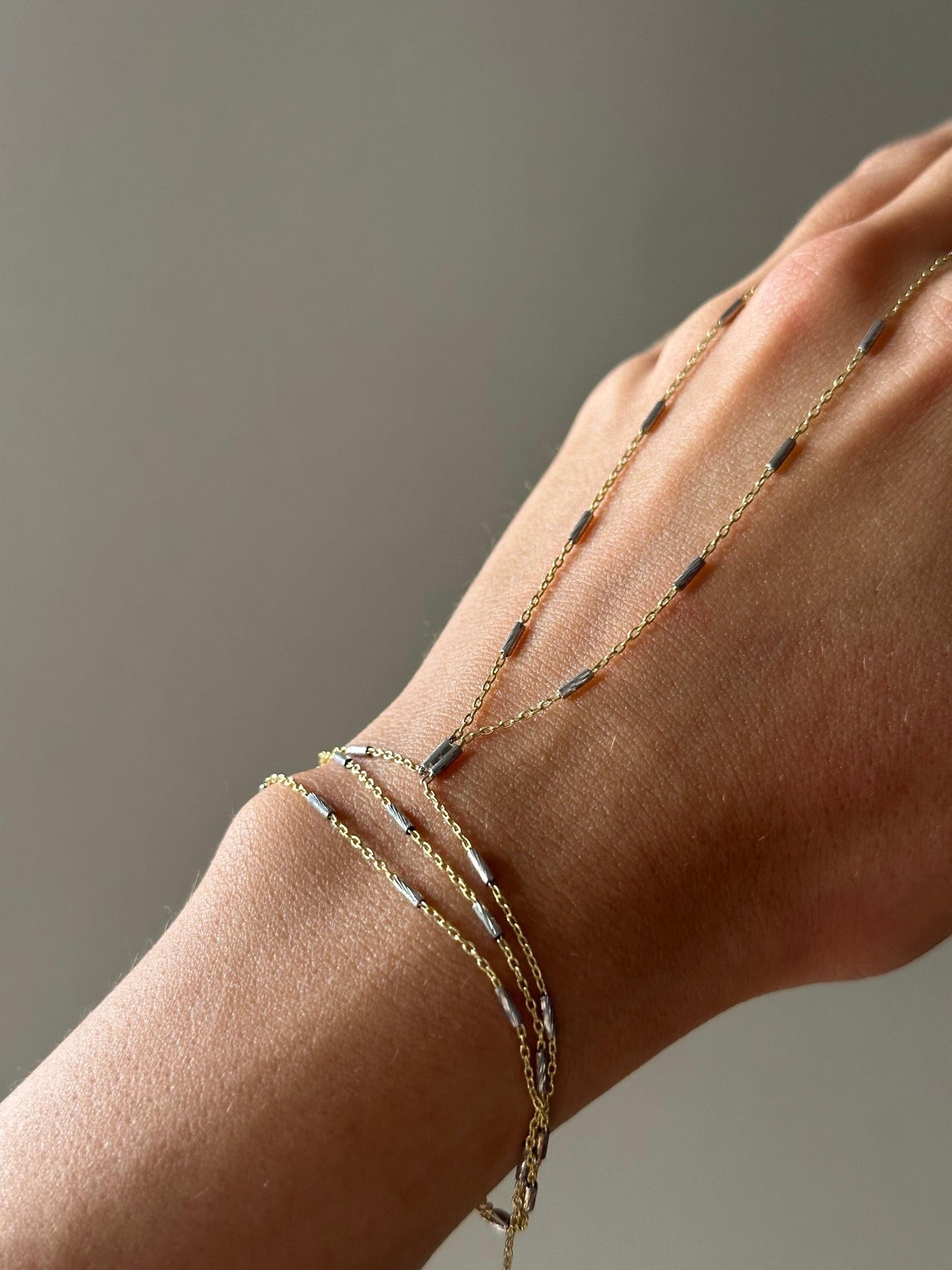 The 925 Daira handcuff