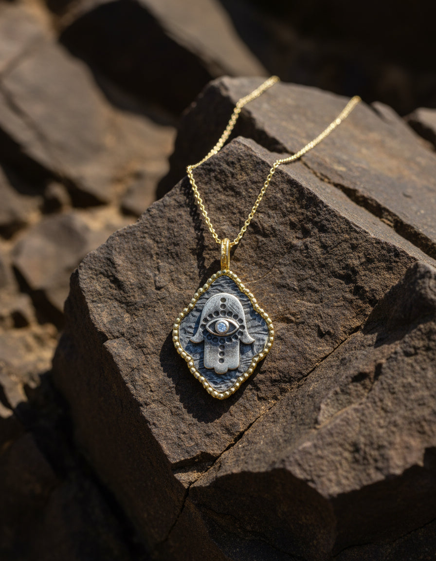 The 925 Vintage Hamsa necklace
