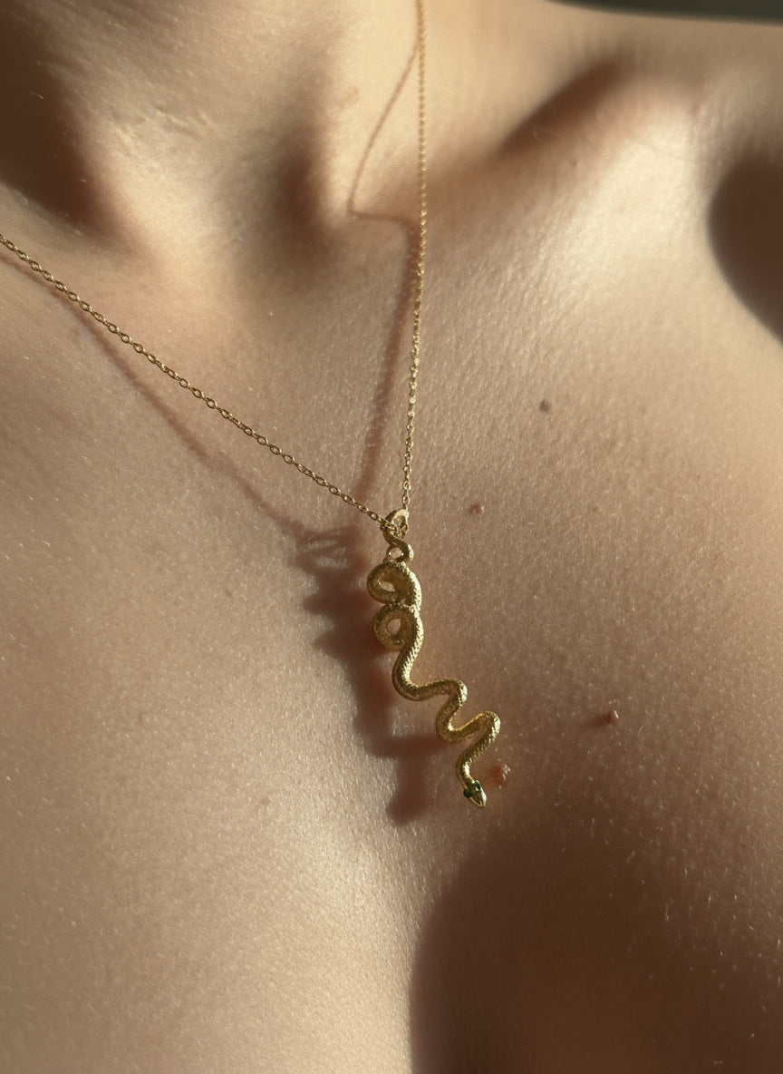 The 925 Vertical B necklace