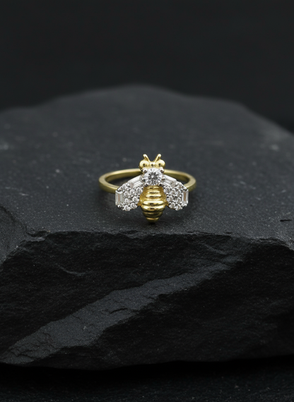 Bee little finger ring