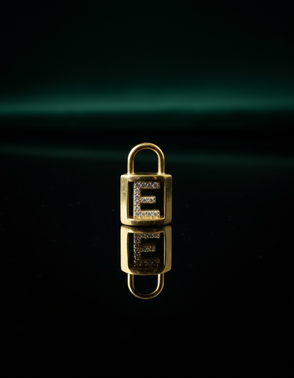 Kilitli Harf charm