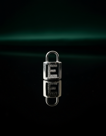 Kilitli Harf charm