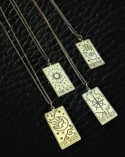 Tarot kartı kolye